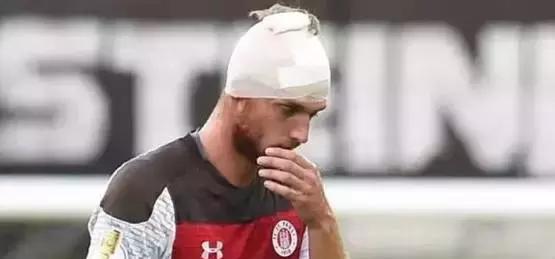 还在更衣室 还在更衣室