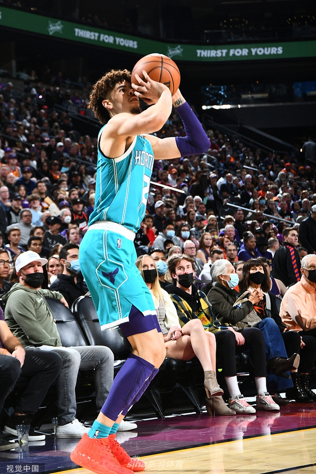 前场篮板三 前场篮板三